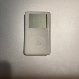 APPLE iPod Classic 3rd Generation 20GB White - A1040 - FOR PARTS / NOT WORKING.