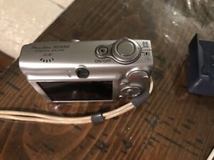 Canon Power shot SD550 --FOR PARTS OR NOT WORKING CONDITION--CMARA ONLY
