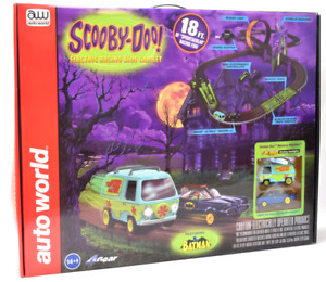 Auto World Scooby-Doo & Batman Robin 18' HO Slot Car Race Track Set SRS338