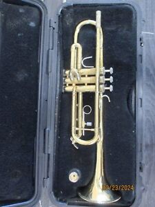 Bach TR300 TRUMPET with  case and mouthpiece.