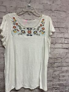 Torrid Womens Blouse White Embroidery Size 2 Short Sleeve