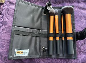 Real Techniques core collection four brush Set with carrier case NEW With Tag