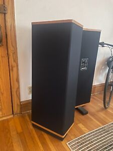 Vandersteen Model 2Ce Floor Speakers (pair with stands)