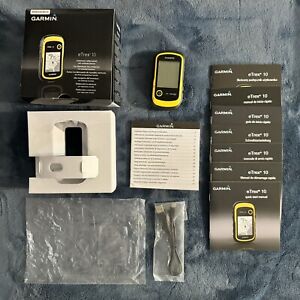 Garmin eTrex 10 2.2 inch Handheld GPS Receiver Bundle