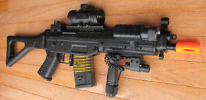 Auto Electric Airsoft Gun SIG 552 Style w/Metal adj. Laser, Scope & Flashlight