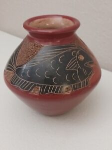 New ListingHandmade Art Pottery Vase Carved Fish Motif Decor Nicaragua 4” Tall VINTAGE ??