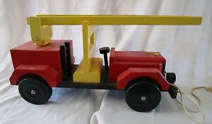 Wood Pull Toy Fire Truck with Wood Fireman