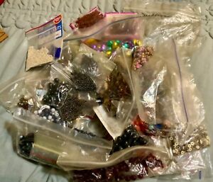 LARGE LOT OF A VARITY OF LOOSE BEADS. great for the crafter