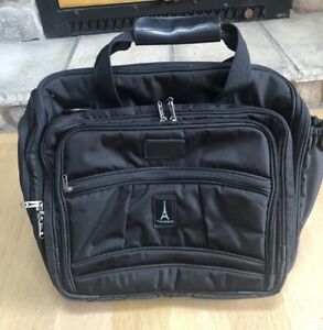 TravelPro Flight Crew 5 Black  Wheeled Horizontal Luggage Rolling Carry On  Tote