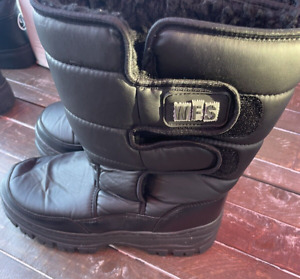 WFS Women’s Black Snow Boots-Size 9/10