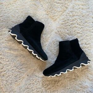 Sorel black suede boots Women's Boots Ankle ridge groove bottom size 5.5 Winter