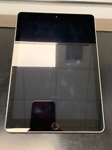 Apple iPad 6th Gen. Wi-Fi, 9.7in - Silver- #3