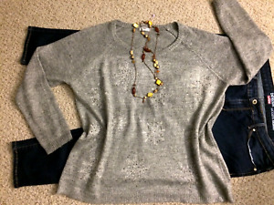 Woman plus clothing lot 3, size 1X sweater,size 18S skinny jeans, necklace.