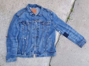 Levi's Mens Blue Denim  Trucker Jacket Size XL - Stressed and has patches