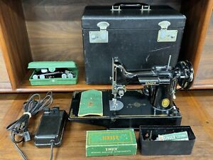 Vintage Singer 221-1 Portable Featherweight Sewing Machine w/Box + Accessories