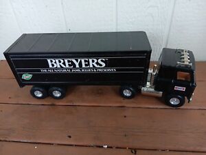 Vintage 1/16 Scale ERTL International Breyers Craft Semi Truck