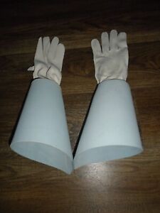 HOUSEHOLD CAVALRY CEREMONIAL GAUNTLETS SIZE 10 NEW WITH DEFECT