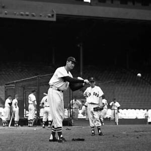 Outfielder Ted Williams Of The Boston Red Sox 1954 Baseball OLD PHOTO 4