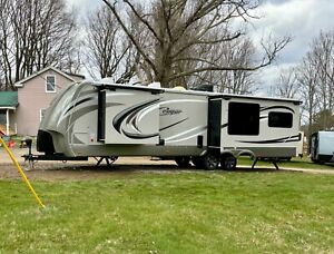 2014 Luxuary stunning Rv travel trailer Camper 3 slide Low reserve.