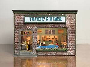 HO Scale - Custom Built Triangle Cafe -Built, Painted, Weathered + Added Details