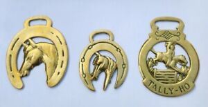 VINTAGE BRASS HORSE WALL HANGING ORNAMENTS TALLY-HO NR