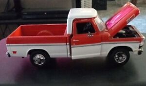 1969 FORD F-100 PICKUP RED & WHITE  1/24 DIECAST MODEL BY MOTORMAX 79315