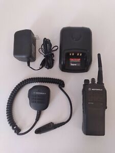 Motorola HT750 UHF 403-470MHz 4W 4CH Radio w/ extras