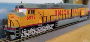 The CENTENNIAL DD40X UP #6922 BACHMANN HO 1:87  (New from old inventory)