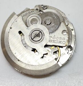 Seiko cal. 7005A Japan automatic watch movement - balance moves - for parts