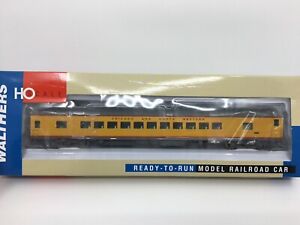 HO Walthers 932-6923 Chicago North Western AC&F 44 Seat Coach Passenger Car CNW