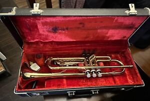 Holton Bb Trumpet TR602R Case w/ Vincent Bach 7C Mouthpiece Student Beginner