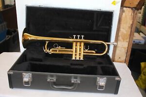 Yamaha YTR-2330 Student Bb Trumpet - Gold Lacquer With TR-11B4 Mouthpiece & Case