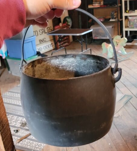 Vintage Marietta Co. PA Cast Iron Gypsy Kettle Bean Pot Cauldron w/ Handle