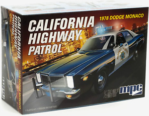 MPC 922 1978 Dodge Monaco California Highway Patrol Police Car model kit 1/25