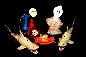 Vintage Plastic candy containers, 2 Sharks, 1 Ghost, 1 car & 1 candlestick Phone