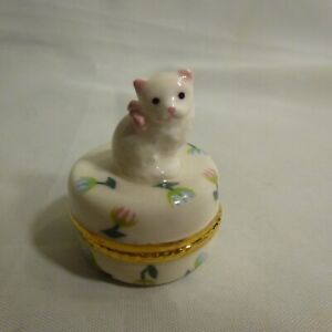 New ListingWhite cat w pink bow Trinket Box & ball of yarn trinket, gold trim, ceramic NEW