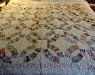 New ListingBEAUTIFUL EARLY 'HAND STITCHED' QUILT - 1940'S-DOUBLE WEDDING BAND 66