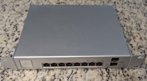 New ListingUbiquiti Networks US-8-150W 8 Ethernet Switch (port 8 doesnt work)