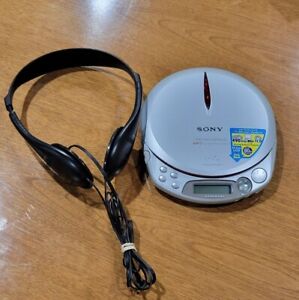 Sony Walkman Atrac3plus Mp3/cd Player & Headphone D-NE510 Tested & Working Great