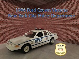 Motor Max~1:24 1996~Ford Crown Victoria Car~NYPD~Diecast Police Model