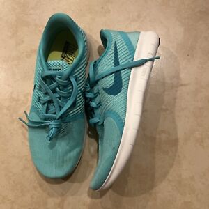 NIKE SHOES ROSHE FLIGHT WEIGHT SIZE (7.Y) WOMEN'S GREEN