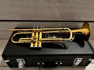 Yamaha YTR2330 Bb Student Trumpet w/ Case, Mouthpiece, and Learning Books
