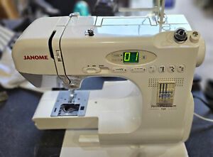 Janome Jem Platinum 760 Computerized Sewing Machine (READ DESCRIPTION)