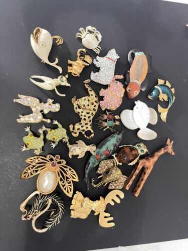 Huge Lot Of Vintage Animal Brooches & Pins- Some Signed SAL, D’or, JJ,