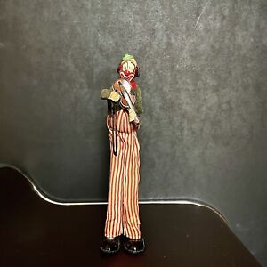 ANTIQUE VINTAGE CLOWN 1950'S ON STILTS, PLAYING VIOLIN. TIN TOY, 8 1/2