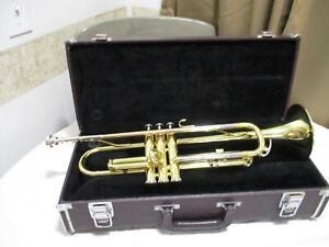 YAMAHA JAPAN YTR2320 TRUMPET WITH CASE AND MOUTHPIECE  YAMAHA TRUMPET YTR2320