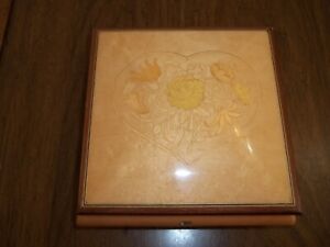 VINTAGE  REUGE ITALY WOODEN HEART INLAY MUSIC ~ JEWELRY BOX PINK VELVET LINING