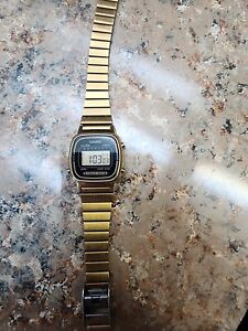 Casio  526 LA670W Ladies Digital Quartz Watch Rare Vintage Gold Pl. Lot (193)