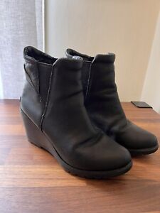 Sorel After Hours short black leather Waterproof Chelsea wedge boot size 9