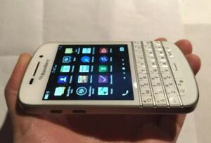 Blackberry Q10 (WHITE COLOR) Sqn100-1 + UNLOCKED !! SPEICAL DEAL ON SALE !!